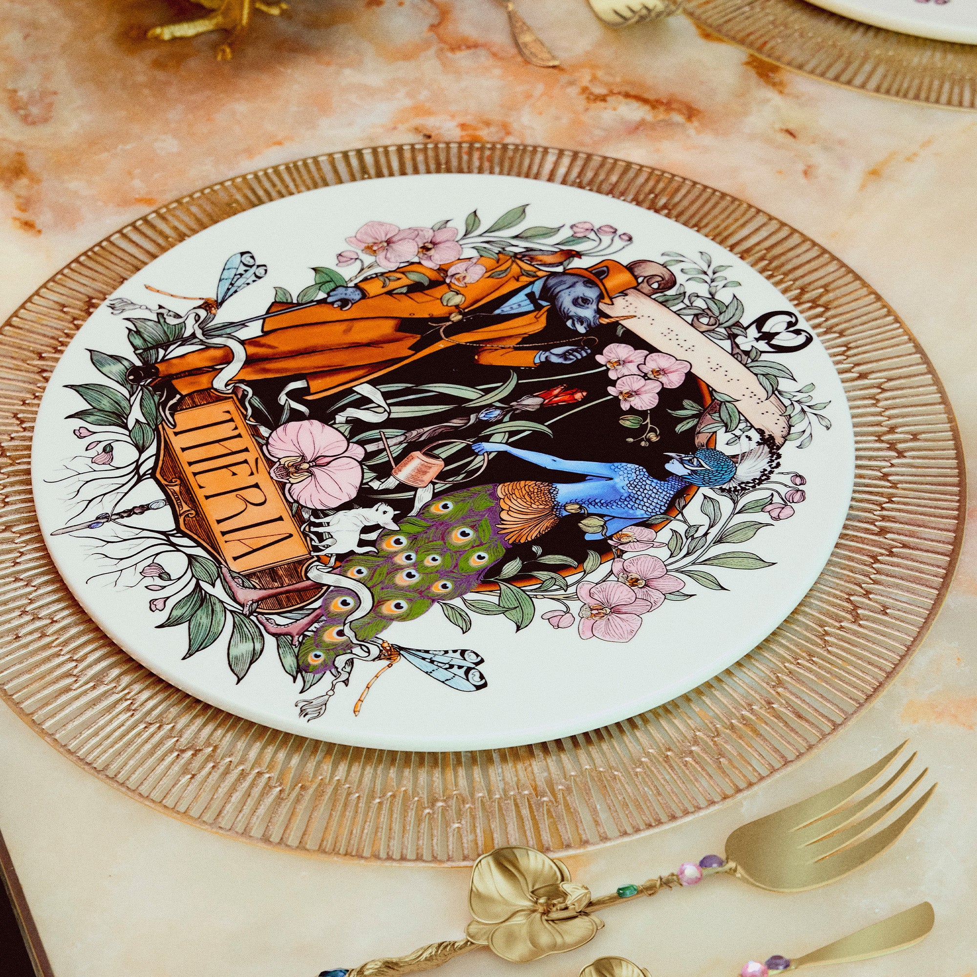 Signature Collection Family Crest Dinner Plate